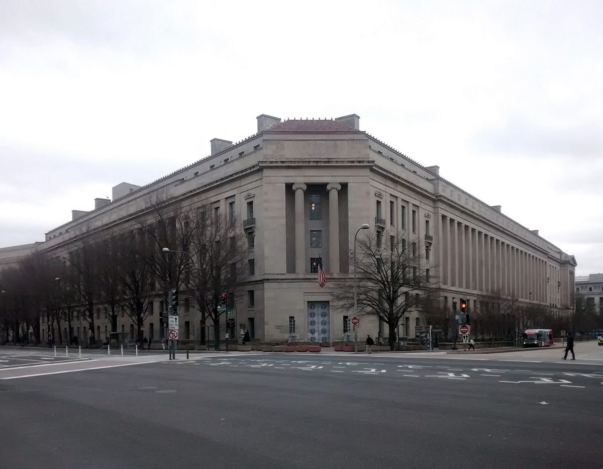 Department of Justice building used to illustrate immigration court change of address filing and hearing notice issues