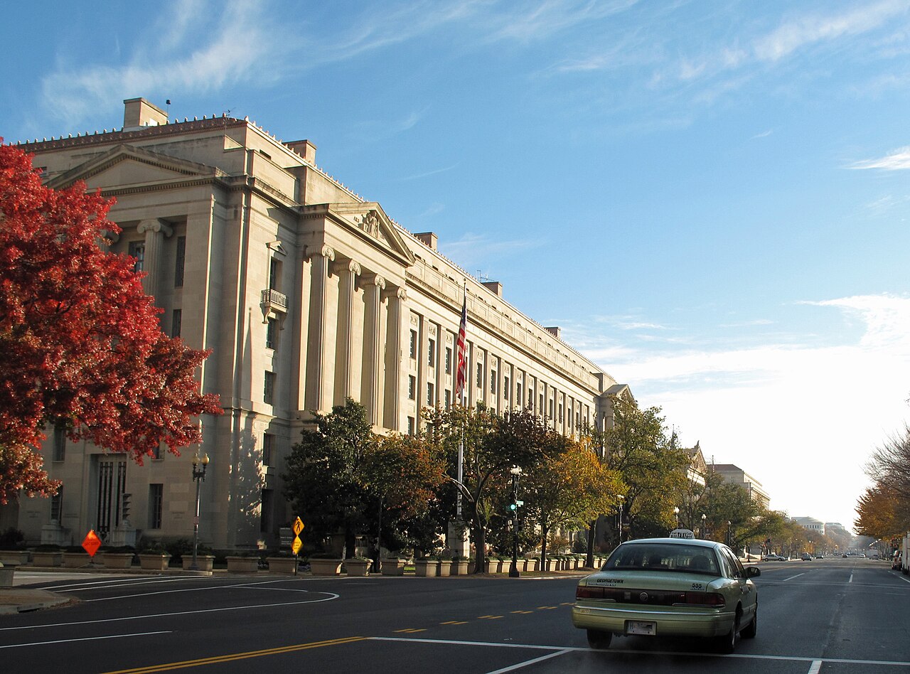 Department of Justice building used to illustrate written immigration court continuance motions
