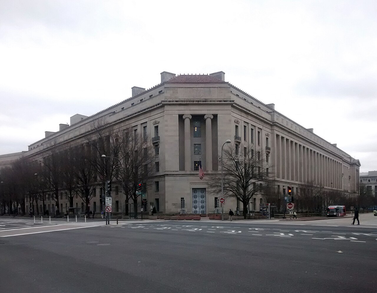 Motion to change venue immigration court guide illustrated by the Department of Justice building