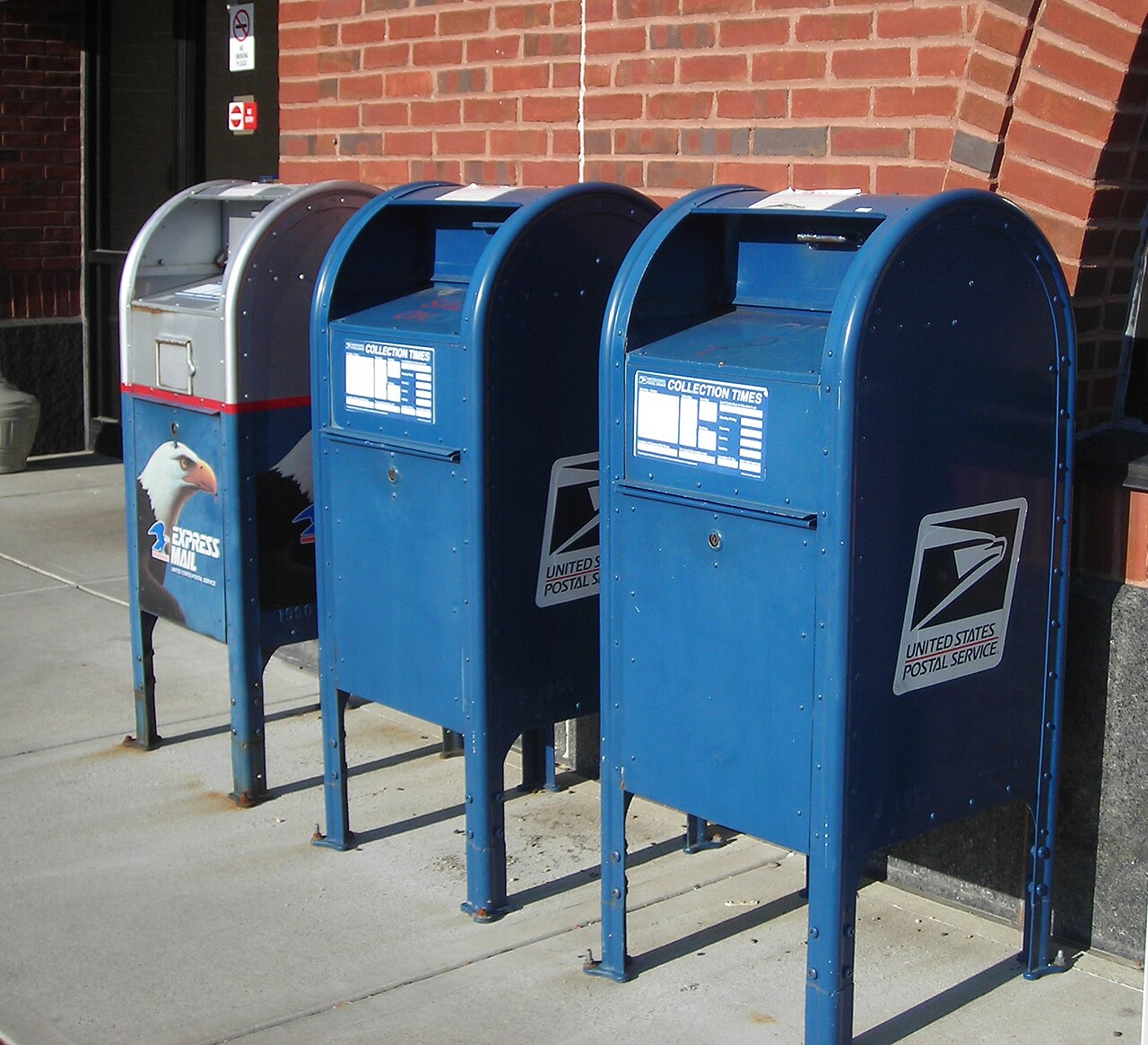 USPS mail collection boxes used to explain EOIR change of address and motion to change venue service packets