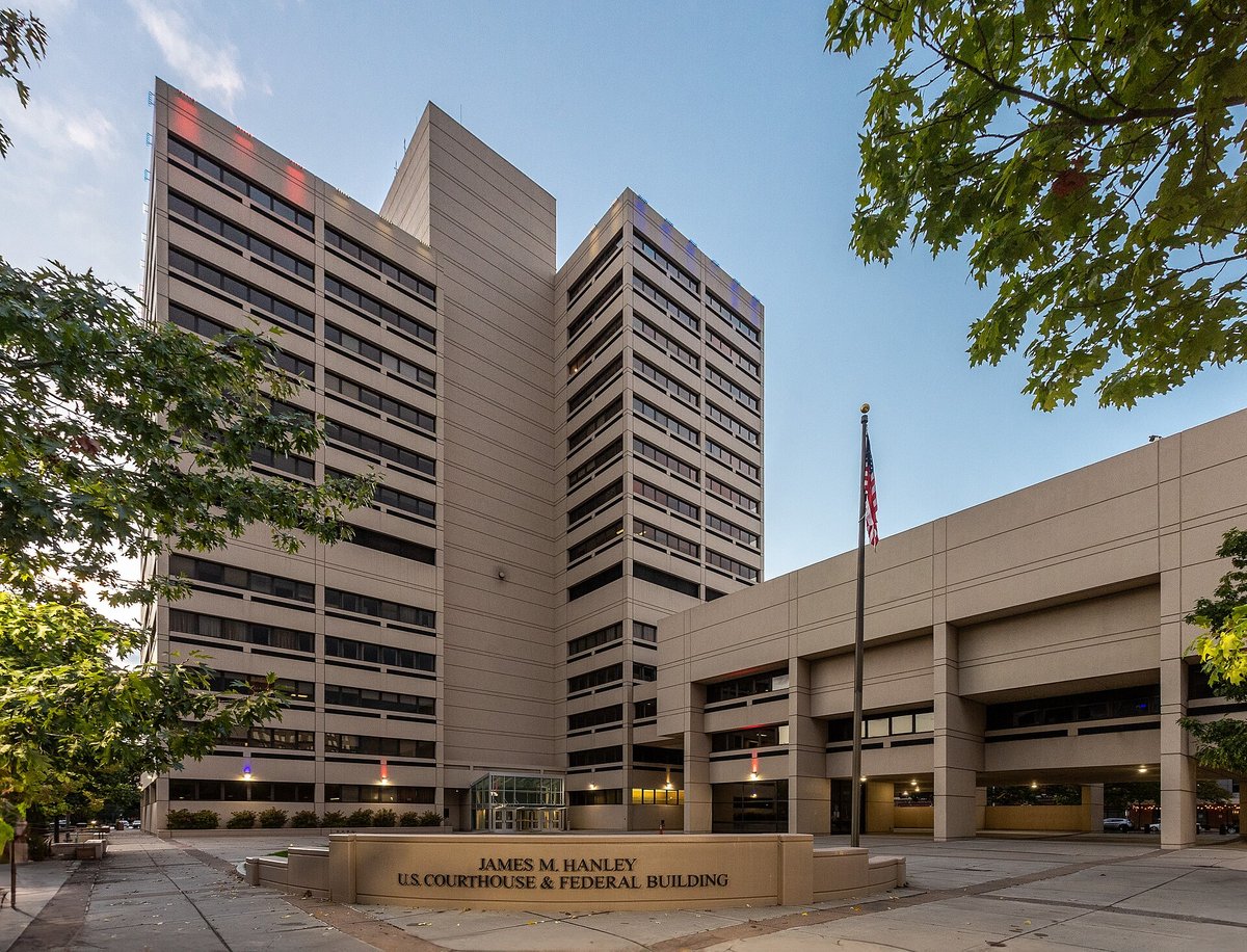 Federal courthouse exterior tied to motion to reopen in absentia planning after a missed immigration court hearing