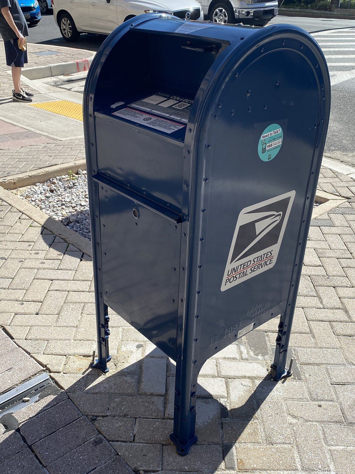 USPS mailbox image supporting motion to reopen in absentia cases based on missed immigration court notice
